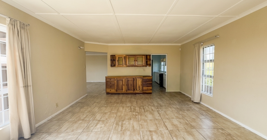 8 Bedroom Property for Sale in Middedorp Western Cape